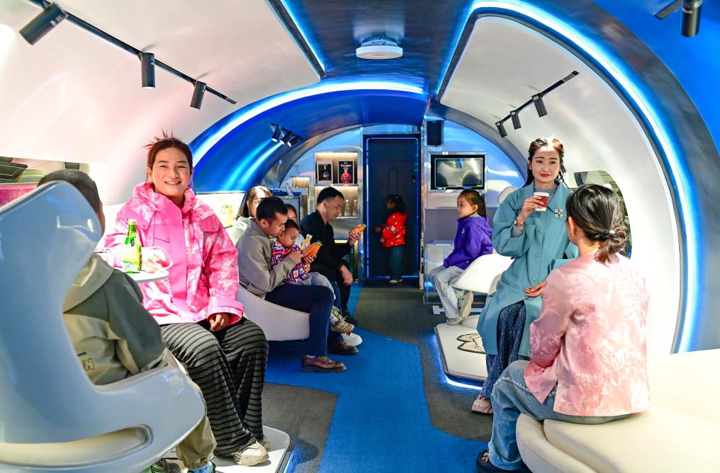 准格尔旗：体验科技魅力 乐享假日时光