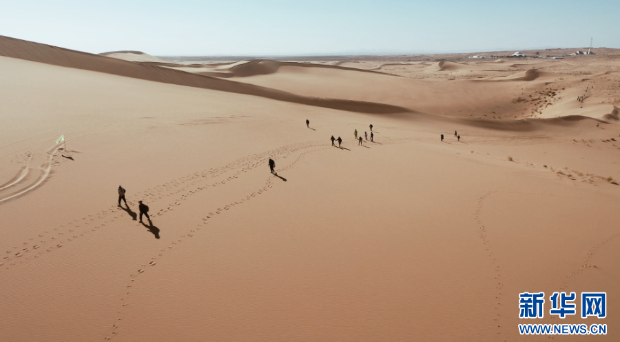 第十九届巴丹吉林沙漠文化旅游节“夺宝奇兵”开赛