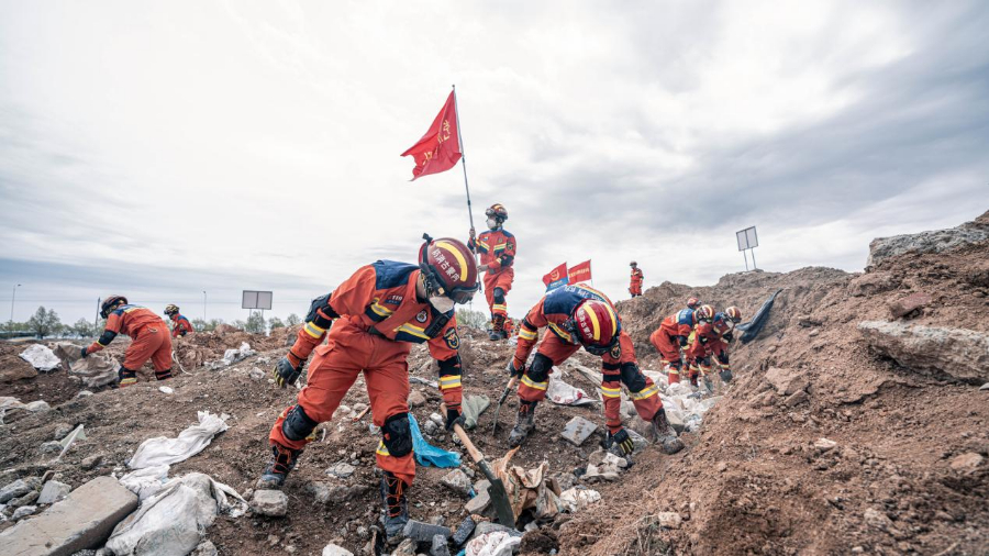 内蒙古：举行地震灾害救援实战拉动演练
