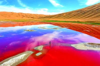 巴丹吉林沙漠—沙山湖泊群 大漠沙如金 碧波水连天 巴丹吉林沙漠—沙山湖泊群 大漠沙如金 碧波水连天