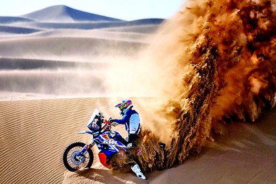 巴丹吉林沙漠—沙山湖泊群 大漠沙如金 碧波水连天 巴丹吉林沙漠—沙山湖泊群 大漠沙如金 碧波水连天