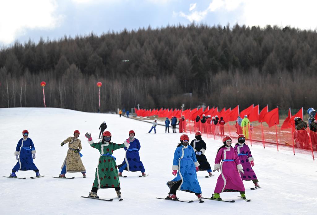 内蒙古阿尔山市滑雪场开板