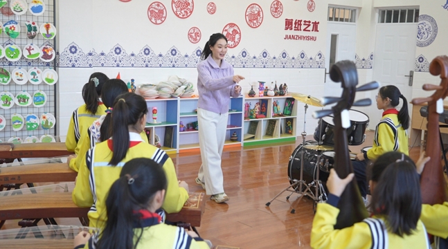 以青春之笔书写教育新篇