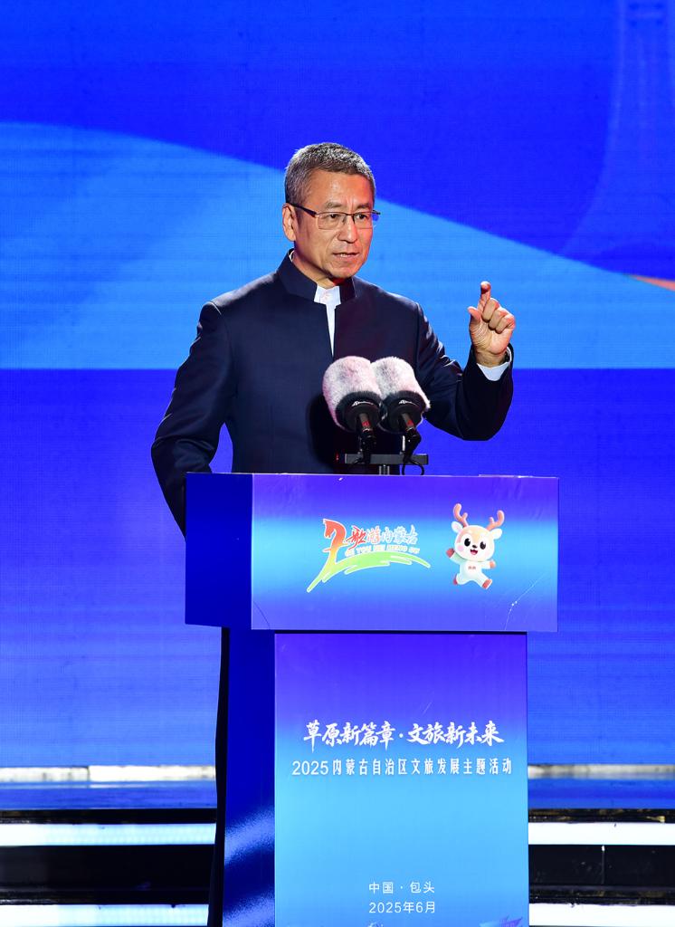 白岩松：去草原，回故乡！