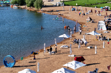 神骏湾：矿坑重生的夏日清凉秘境