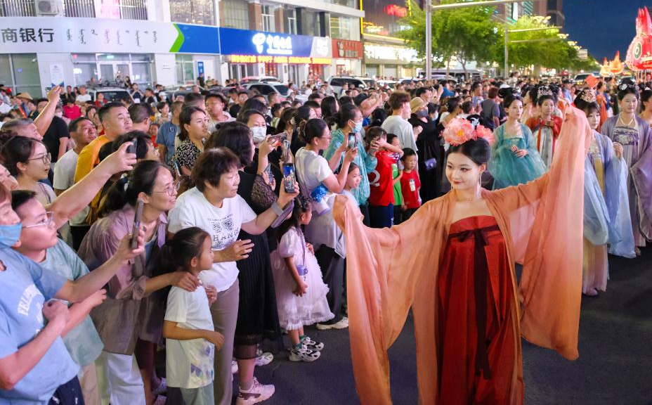 那达慕开幕式返场 游客直呼不虚此行