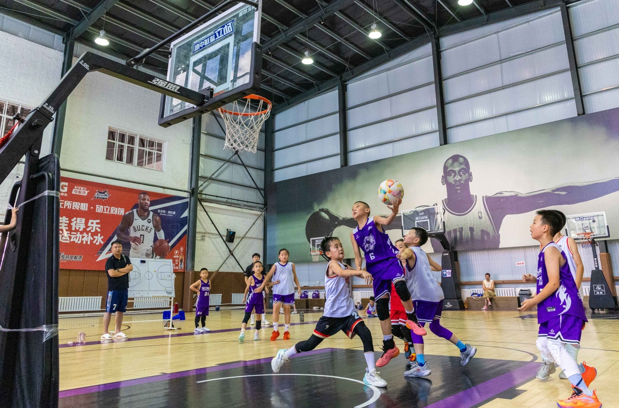 呼和浩特：挥汗暑期 快乐运动