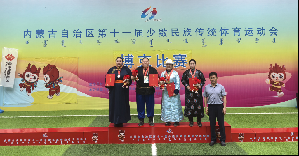 聚焦盛会｜搏克男子个人和女子个人项目举行颁奖仪式