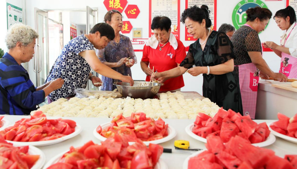 內蒙古扎蘭屯：濃情百家宴 和諧鄰里情