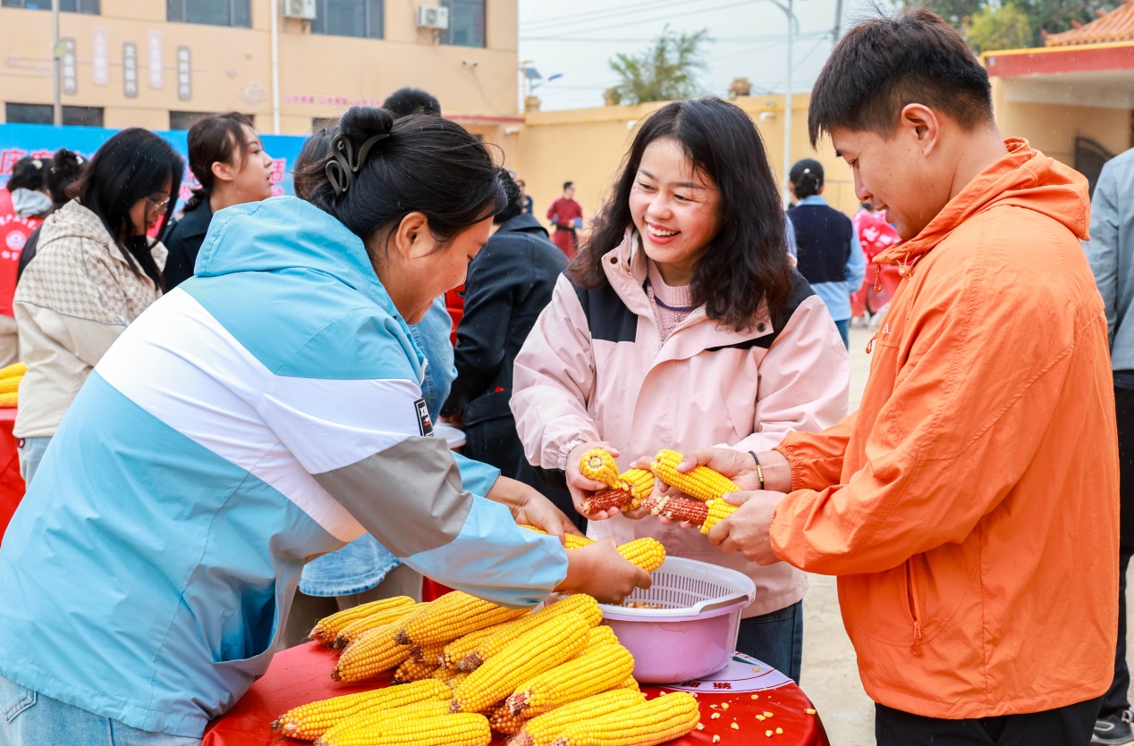 庆丰收促和美 绘就乡村新图景