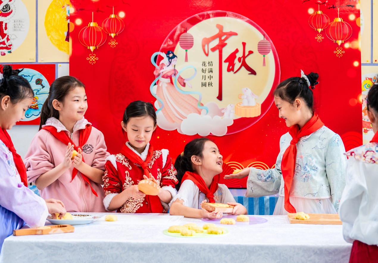 呼和浩特：体验民俗迎中秋