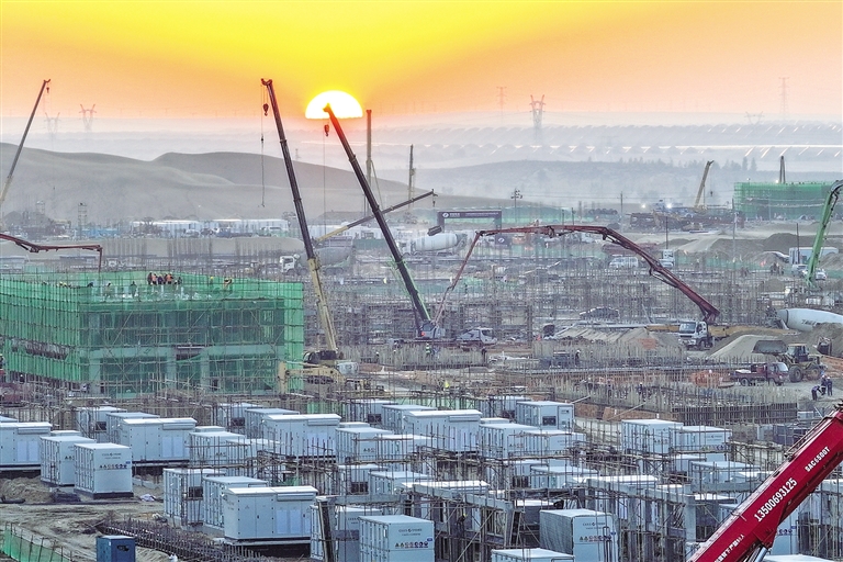 庫布其沙漠儲能項目建設正酣