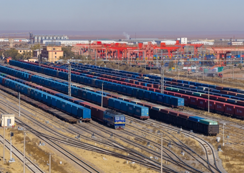 二连浩特铁路口岸进出口货物运量突破1500万吨