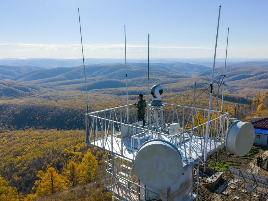 摩天嶺上的“守望者”