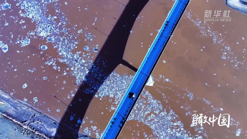 黄河流凌绘冬韵