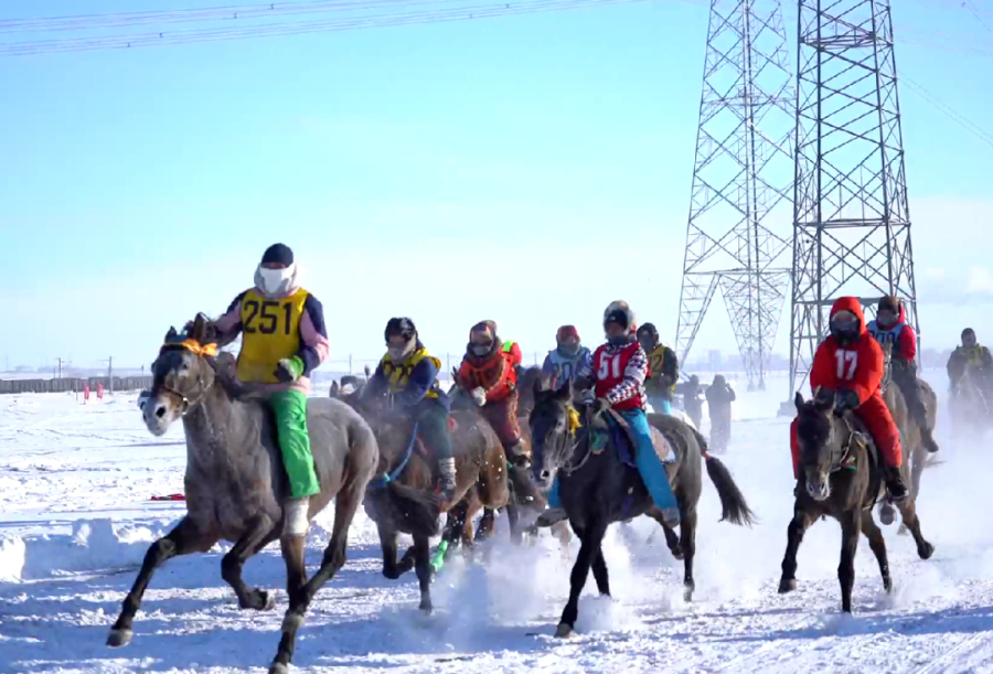 内蒙古冰雪那达慕体育赛事沸腾千里雪原