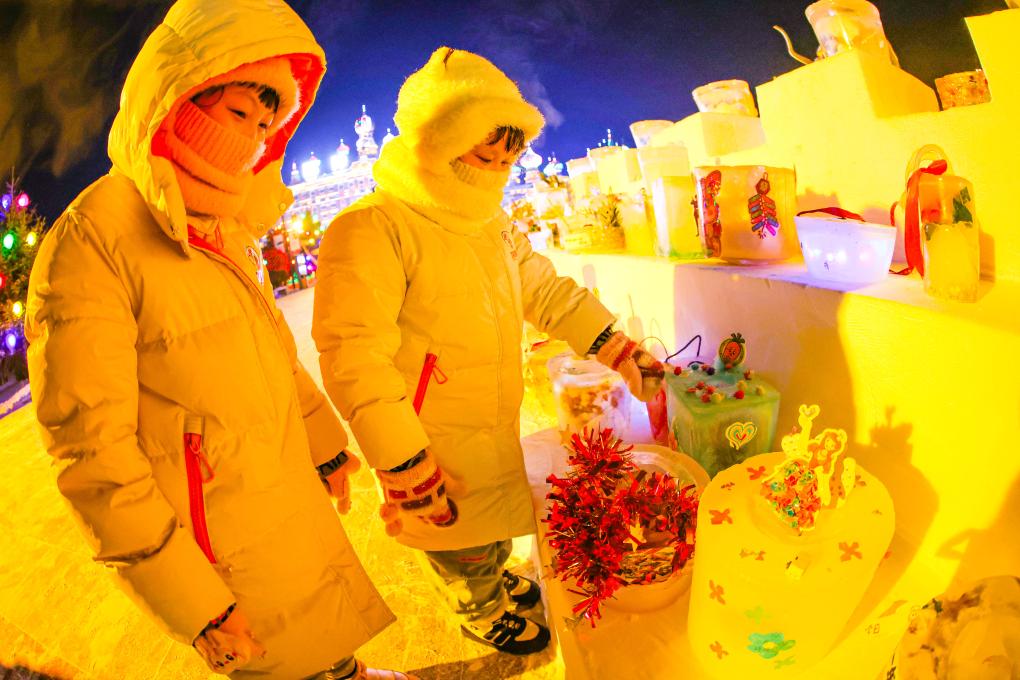 额尔古纳：2000余件冰灯作品照亮少儿梦想