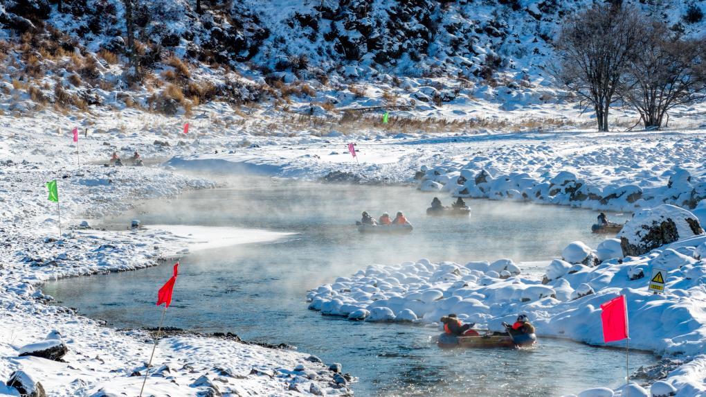 内蒙古阿尔山：美丽不冻河引游人