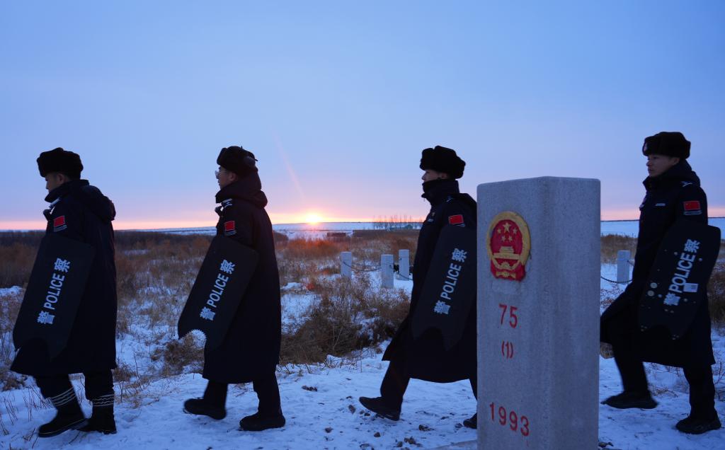 新巴尔虎左旗：踏雪迎朝阳 忠诚护边境