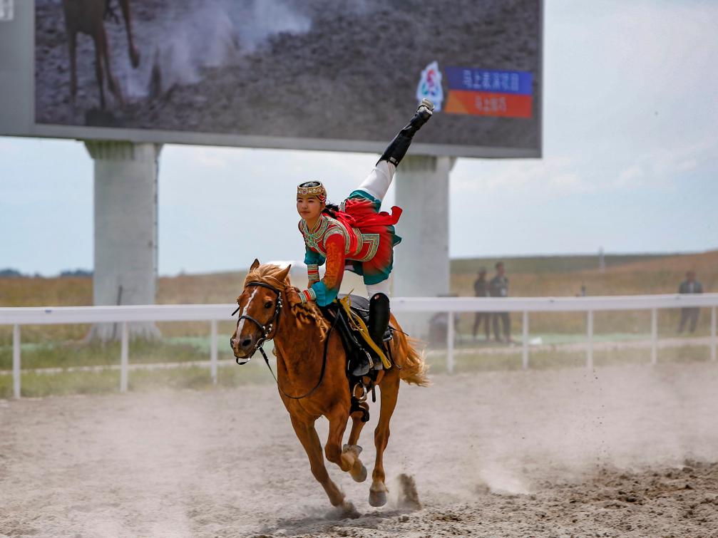 追光 | 草原上的女人们，飒！