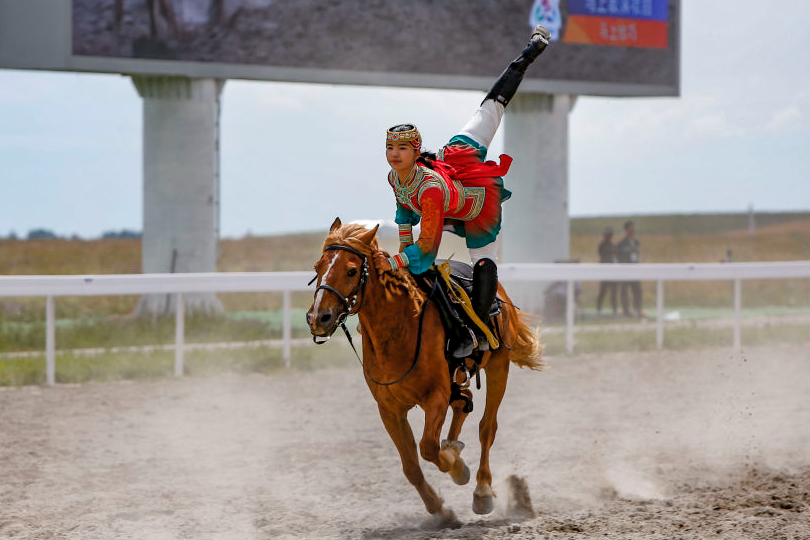 马术、射箭、搏克——她们的热爱在草原绽放