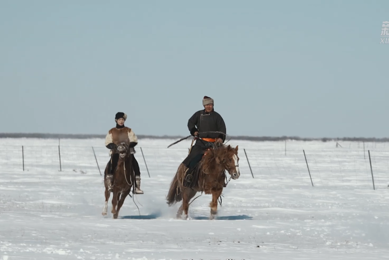 张弓 上马 披“甲” 奔赴所爱的“草原巾帼”