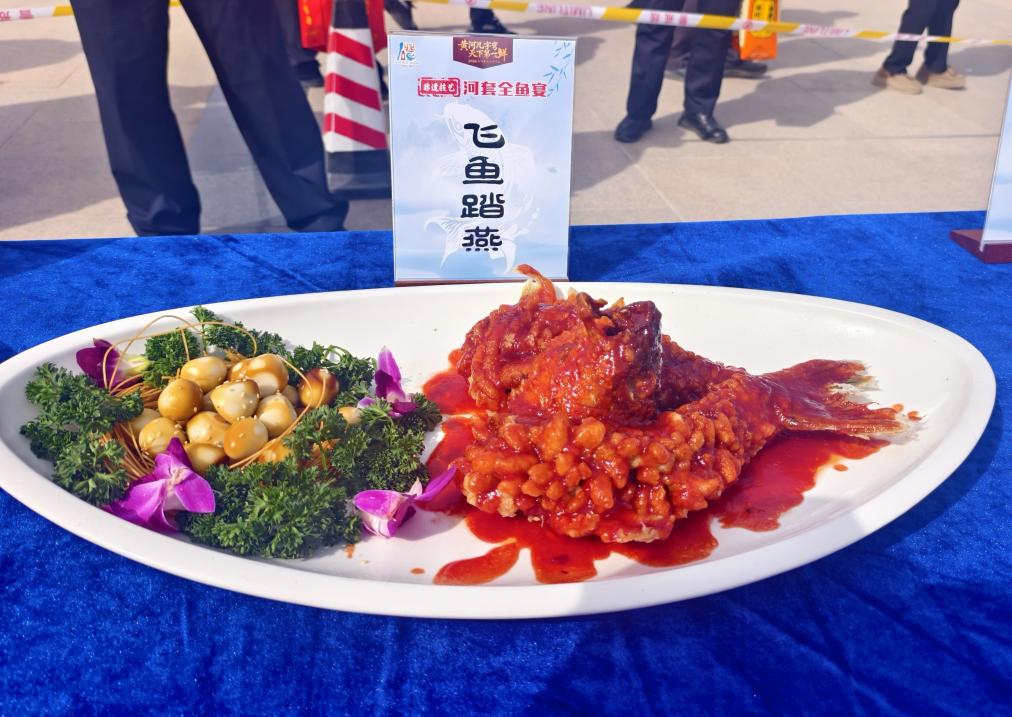 内蒙古磴口县：108道全鱼宴开锅！“鱼”乐活动点燃黄河文旅热潮