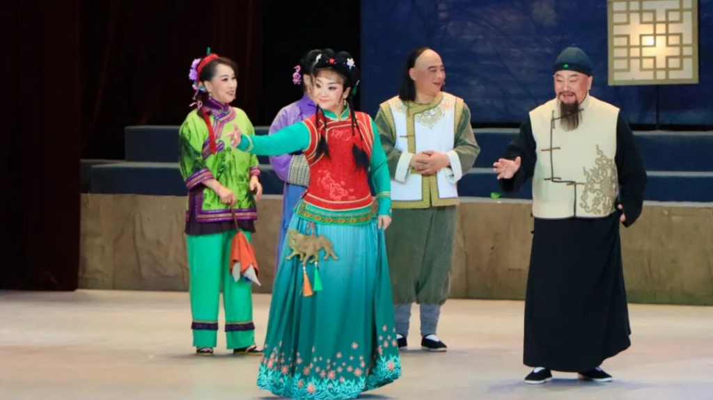 非遗艺术绽新彩 《驿站明灯》照征程