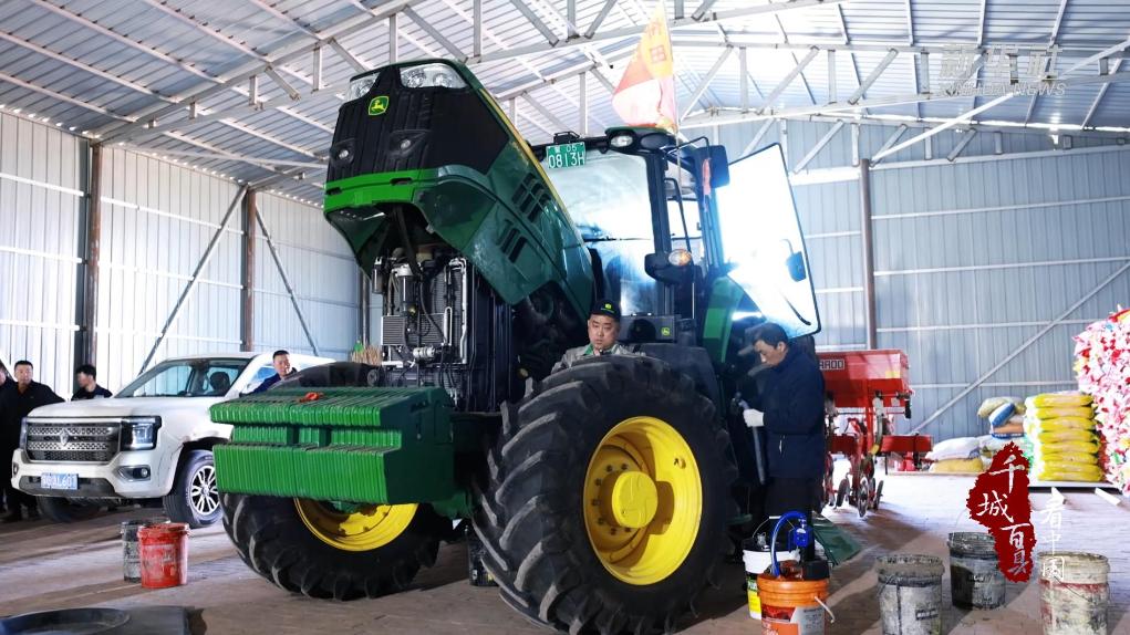 内蒙古：农机护航备春耕