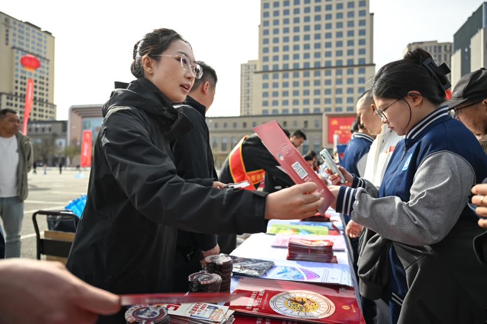呼和浩特举行全民国家安全教育日活动