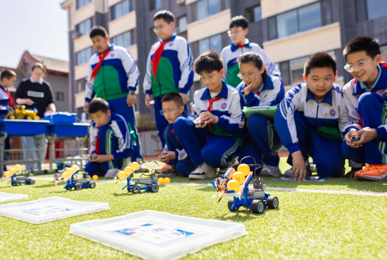 呼和浩特：校园科技节 点燃科创梦