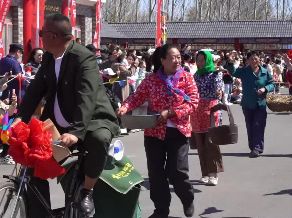 “乡愁”聚人气 消费添活力