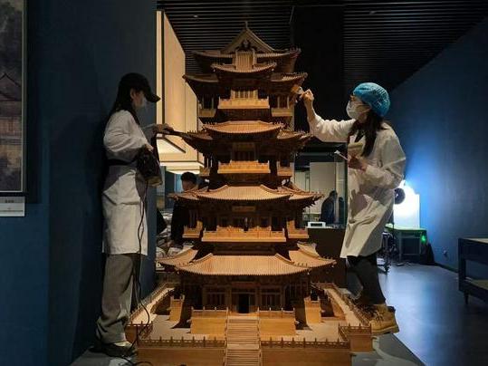 纺织品文物修复师徐峥：复原时光里的经纬