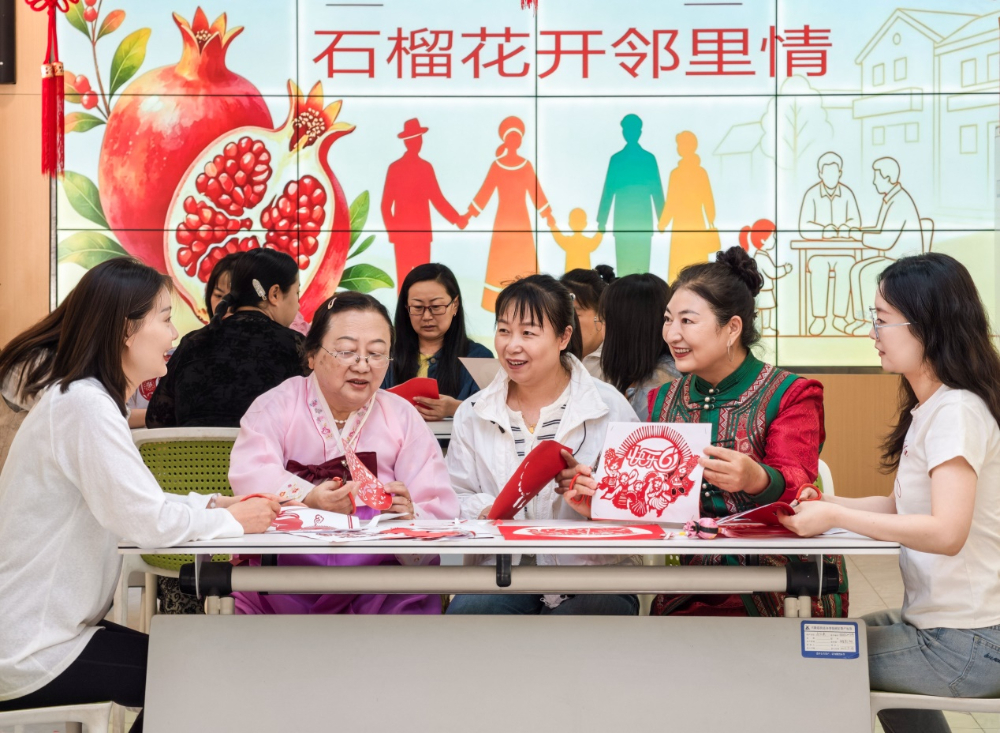 呼和浩特：互嵌社区石榴红