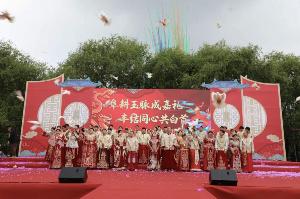 内蒙古企业员工集体婚礼圆满举办