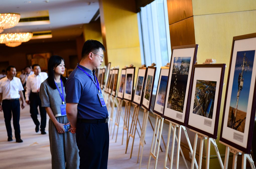 内蒙古现代能源经济新闻摄影展开展
