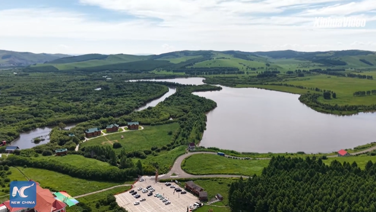 英文丨Chill out amid forest &amp; grassland: Discover fun summer escapes at Yakeshi in N China