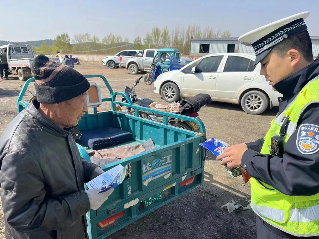奈曼交警:多措并举 护农保耕 —— 新华网内蒙古频道