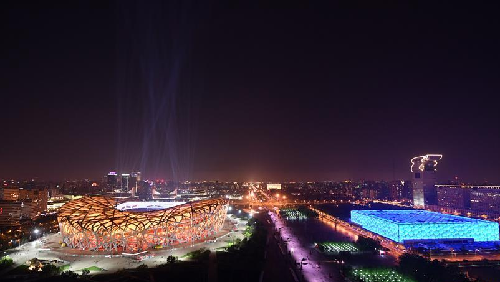 北京中軸線上演“空間光影秀”