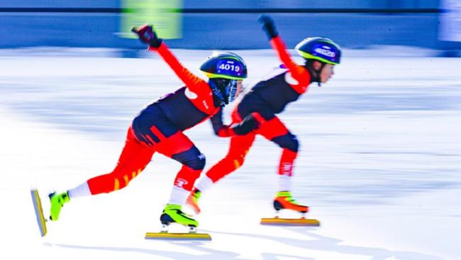 呼和浩特舉行青少年速度滑冰錦標賽