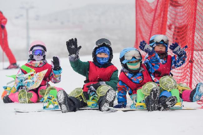 全民健身——乌兰察布：畅享滑雪乐趣