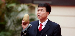 内蒙古政协委员带着马铃薯上两会