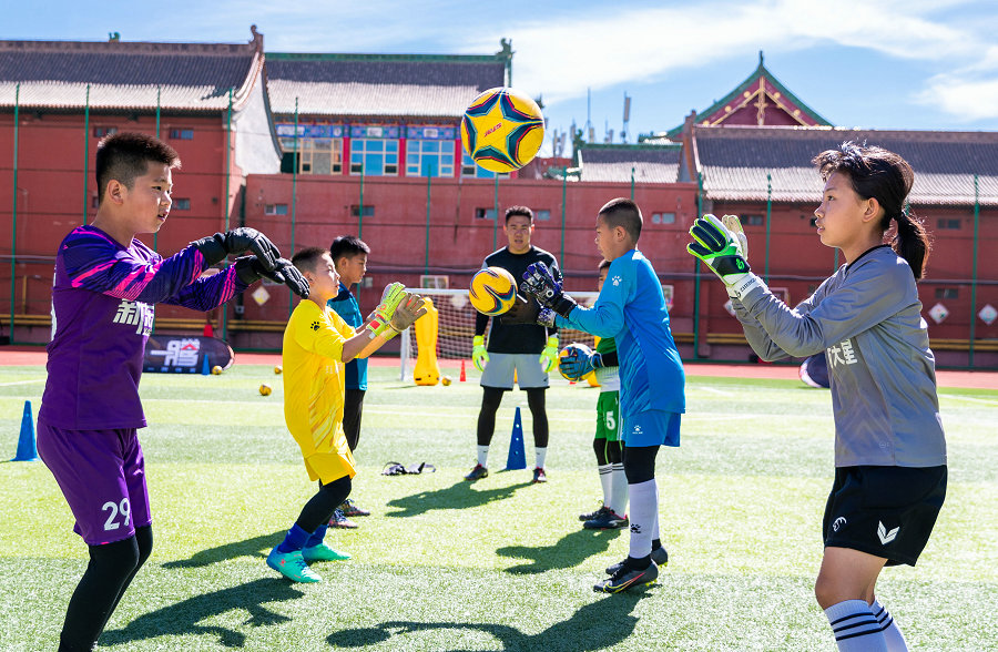 呼和浩特：公益培训青少年足球守门员