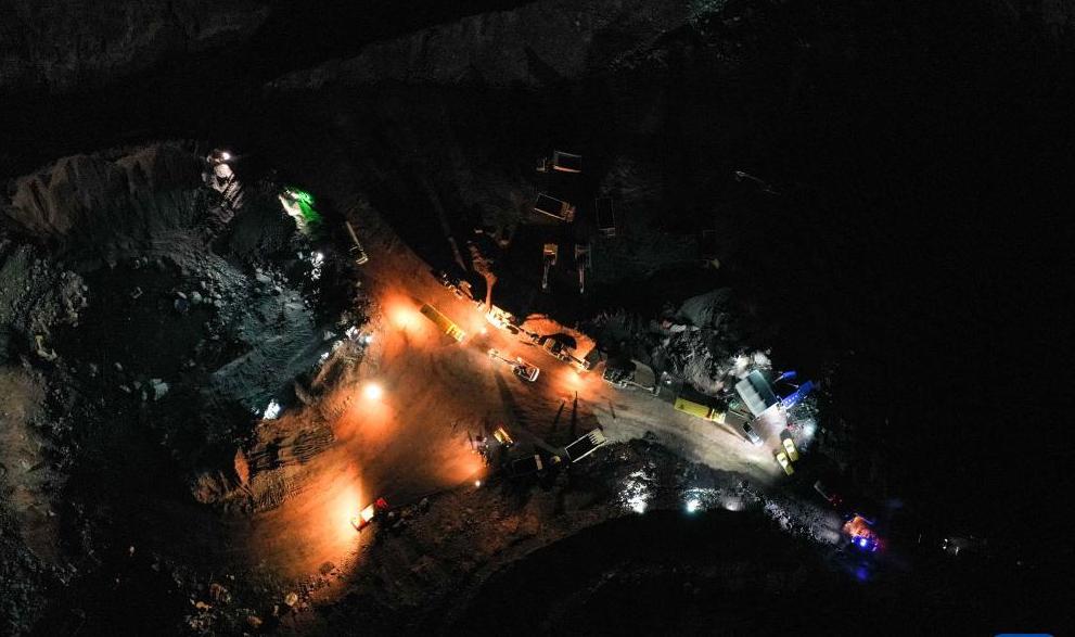 直擊內蒙古阿拉善盟新井煤業露天礦坍塌事故救援現場