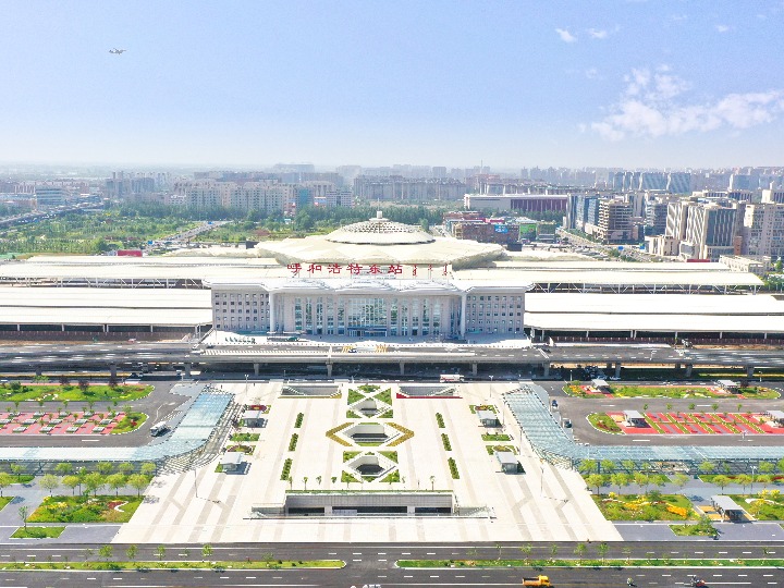 内蒙古首座综合性立体交通枢纽使用