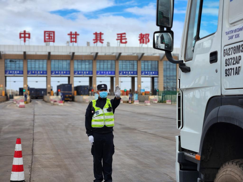 中蒙口岸甘其毛都7个月完成过货量近2000万吨